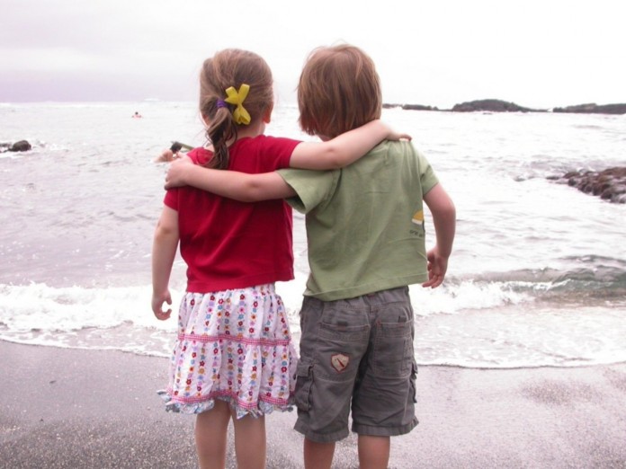Amizades na infância são cruciais para o altruísmo