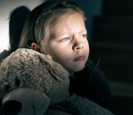 As feridas de uma criança que sofreu violência física e/ou emocional