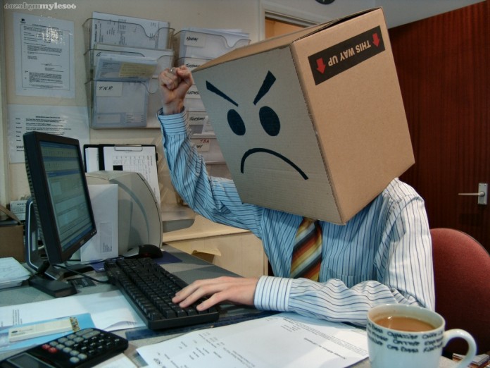 ‘Impotentes e frustrados’ são os mais agressivos na internet, diz psicóloga