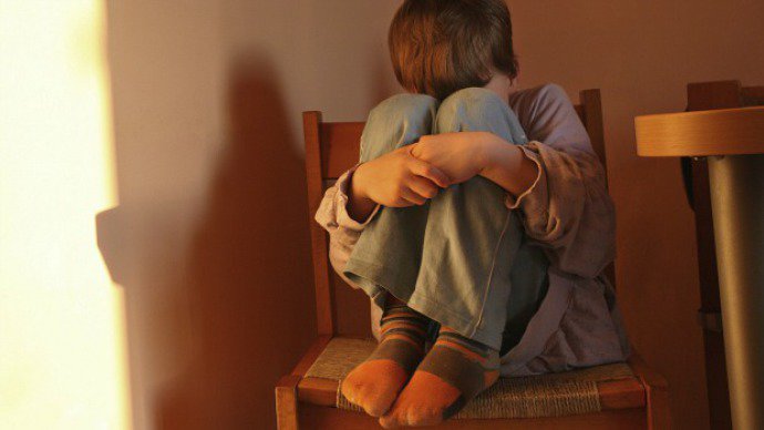 Castigos físicos aumentam chances de crianças apresentarem distúrbios mentais na vida adulta