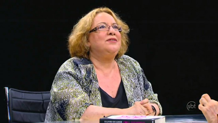 “Ninguém deveria se preocupar se o parceiro tem relações com outra pessoa”, diz psicanalista