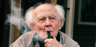 “É difícil achar uma pessoa feliz entre os ricos”-  Zygmunt Bauman