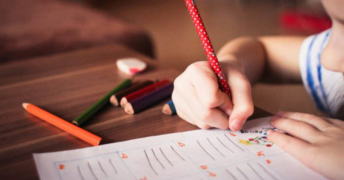 15 sugestões adaptativas para crianças autistas na escola