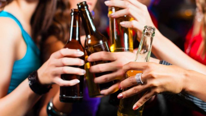 Abuso de álcool na adolescência prejudica aprendizado e socialização