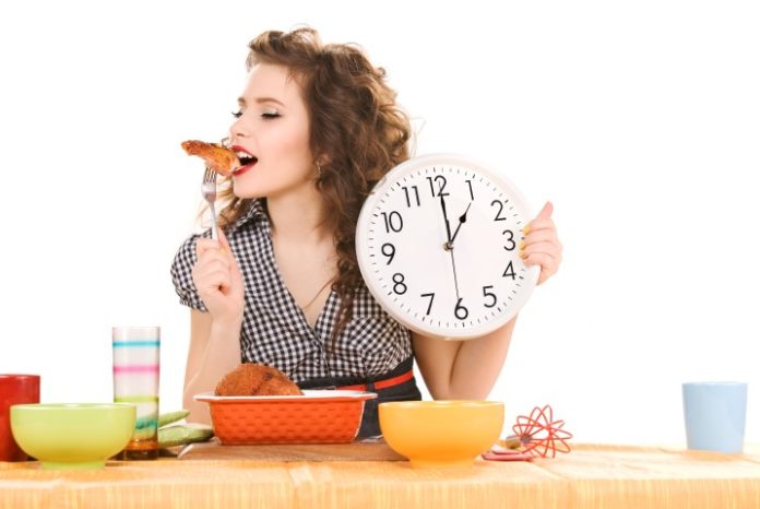 Quatro truques que podem te ajudar a comer menos