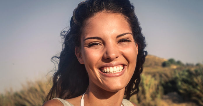 Um sorriso pode mudar a percepção que você tem de alguém