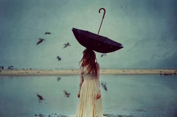 mulher-com-guarda-chuva
