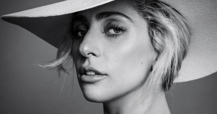 ‘A dor de ninguém deve passar despercebida’: Lady Gaga escreve carta sobre estresse pós-traumático