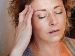 Dor de cabeça aumenta o risco de depressão e distúrbios do sono