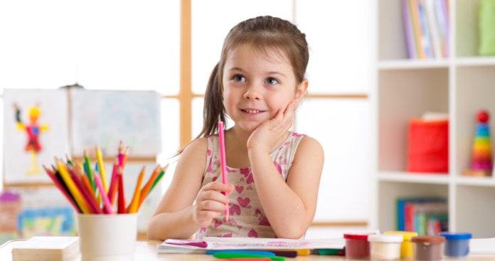 5 recomendações para não errar ao ajudar os filhos com o dever de casa