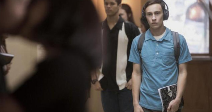 Nova série da Netflix, “Atypical” traz jovem protagonista autista que só quer arranjar uma namorada