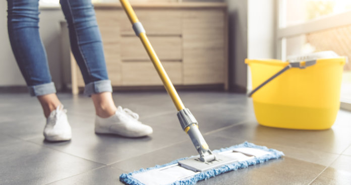 Ter um marido pode aumentar em 7 horas o trabalho doméstico de uma mulher