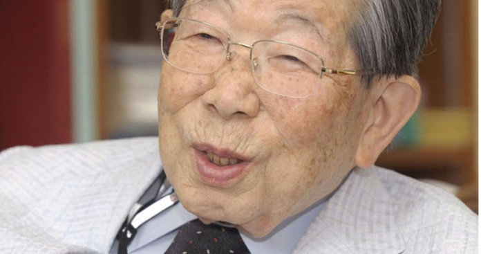 Esse médico japonês atendeu até os 105 anos e compartilhou 12 de seus princípios para uma vida longa