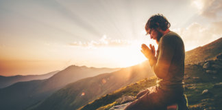 Existem muitos opressores disfarçados de pessoas espiritualizadas.