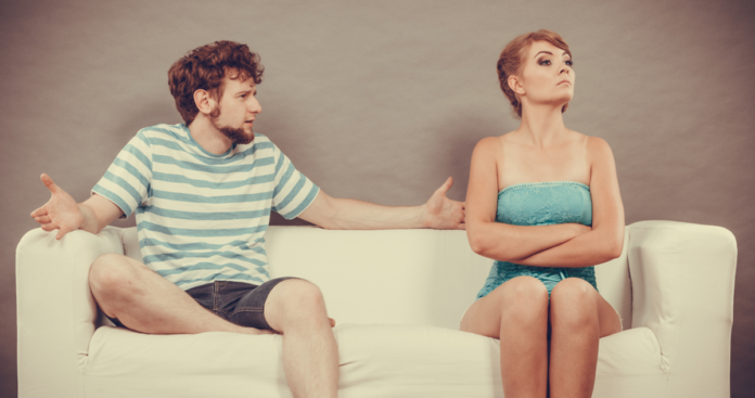 Psicólogo revela qual palavra pode destruir seu relacionamento