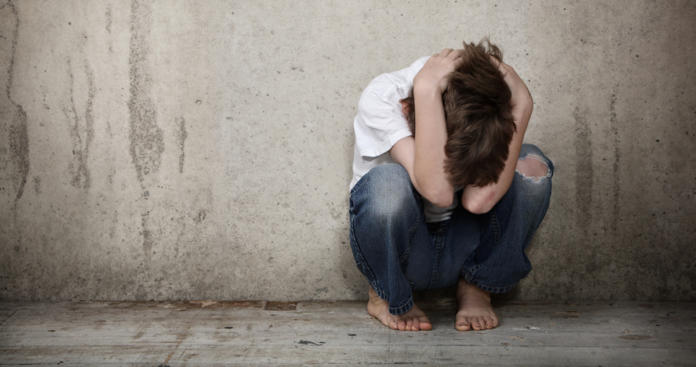 Vídeo fala sobre como psicólogos veem o perigo dos maus-tratos infantis