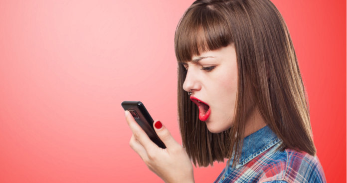 Phubbing: O comportamento de não desgrudar do celular está acabando com relacionamentos