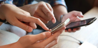 Phubbing: como o celular destrói os relacionamentos