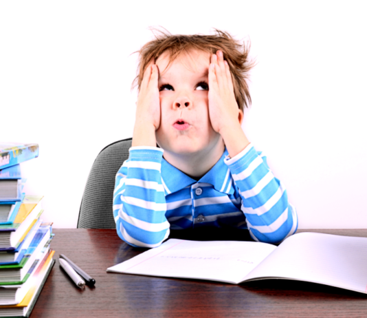 Psicóloga infantil fala sobre como ameaçar crianças atrapalha o aprendizado delas