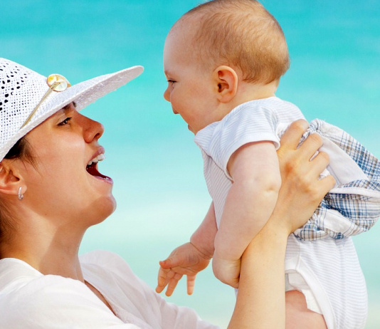 Por que meu bebê sempre quer colo?