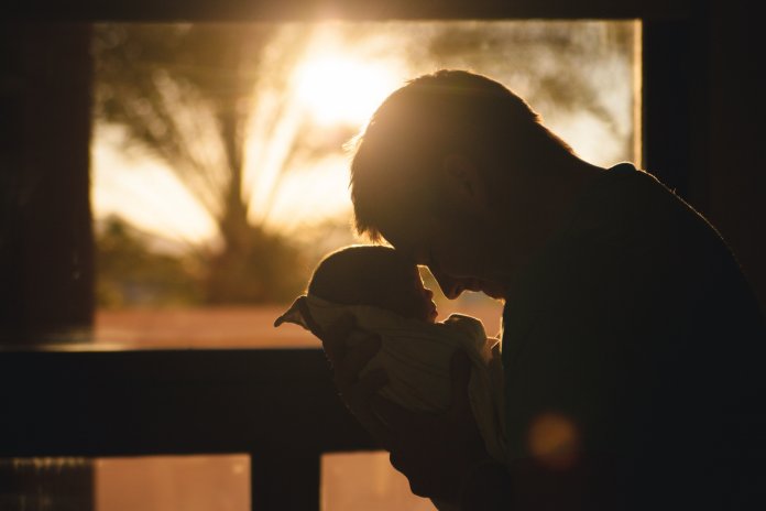 Pesquisas mais recentes revelam que quanto mais você abraça seus filhos – mais inteligentes eles ficam