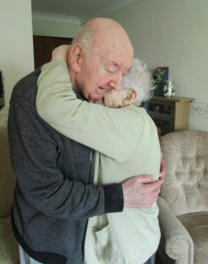 psicologiasdobrasil.com.br - Idosa de 98 anos muda-se para lar de idosos para cuidar do seu filho de 80 anos