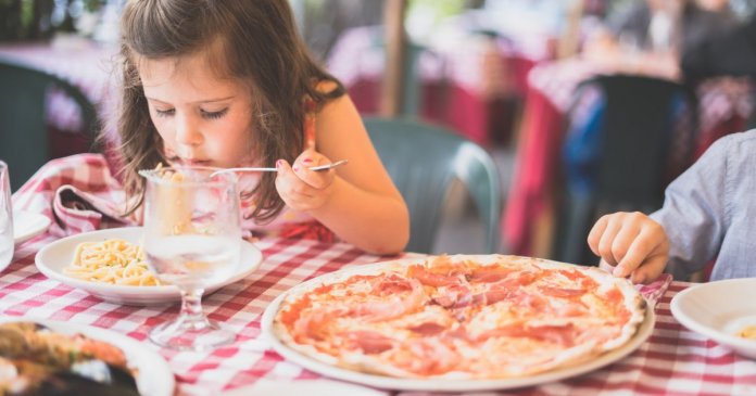 Como os pais deixam as crianças gordas (e como deixar seus filhos saudáveis)