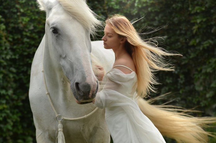 Uma mulher, quando silencia, acordou para si mesma