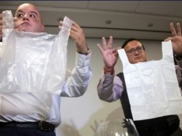 Chilenos criam sacos plásticos solúveis em água e que não poluem.