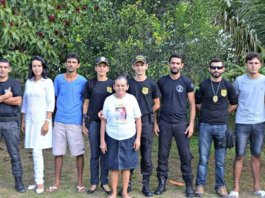 Ex-seringueira viúva forma 11 filhos na faculdade.