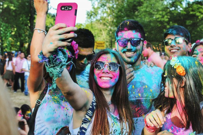 O exibicionismo, as selfies e a felicidade ilusória