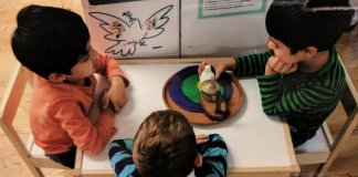 A mesa da paz: Uma técnica Montessori para resolver conflitos em casa