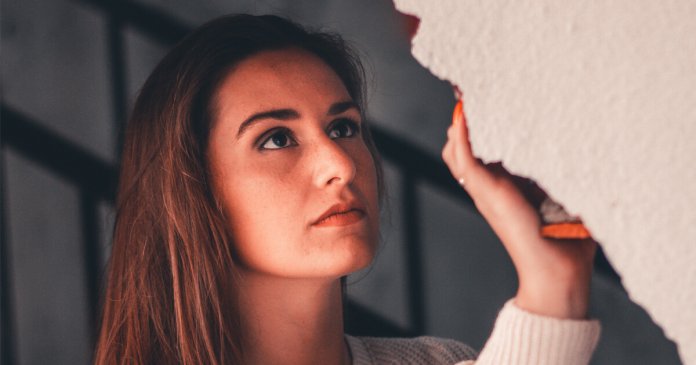 Para recebermos luz, às vezes, seremos rachados