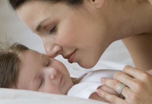 O cheiro do recém-nascido causa um efeito diferenciado no cérebro das mães