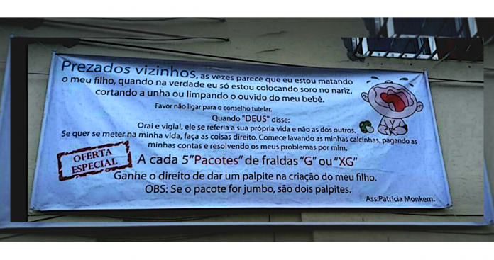 Mãe faz cartaz sobre como dar palpites na criação de seus filhos