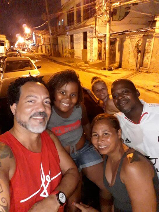 psicologiasdobrasil.com.br - Como festa de aniversário de seus 8 anos, Adrielly distribuiu marmitas para desabrigados