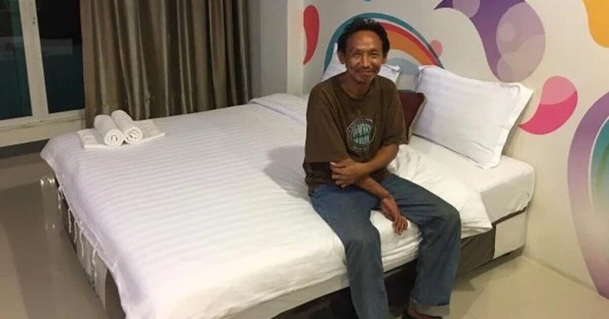 Mendigo encontrou a carteira de um milionário, devolveu e o dono o recompensou com casa e trabalho