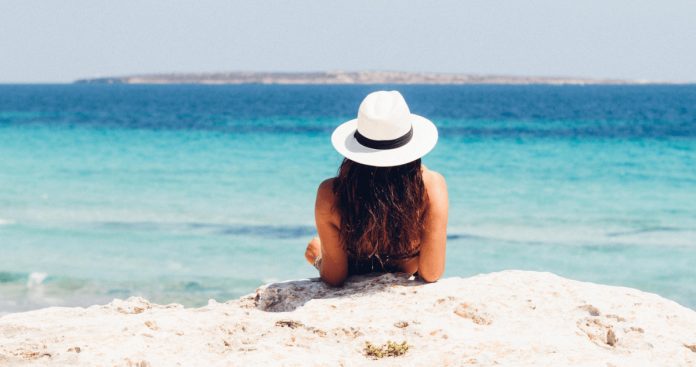 Alguns cientistas dizem que visitar a praia renova sua mente de uma forma incrível.