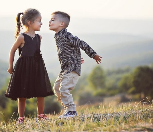 Criança Não Tem Namoradinho – Criança tem Amiguinho!