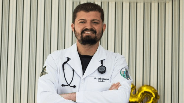 psicologiasdobrasil.com.br - O jovem autista que superou previsões e se formou em Medicina