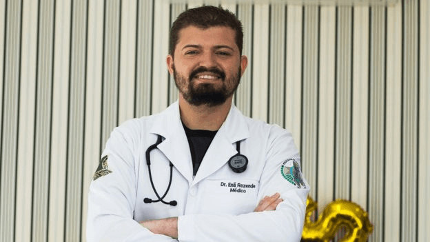 psicologiasdobrasil.com.br - O jovem autista que superou previsões e se formou em Medicina