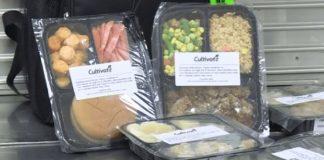 Lanchonete de Escola junta os alimentos que sobram para doar às crianças carentes