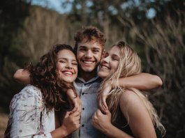 Desejar que os outros sejam felizes reverte para o nosso bem-estar