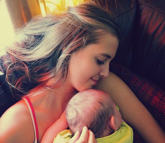 Pesquisas revelam que quanto mais você abraça seus filhos, mais inteligentes eles ficam