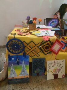 psicologiasdobrasil.com.br - Jovem supera depressão vendendo artesanato feito por pacientes do CAPS