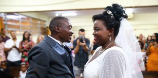 Amor e superação: Ex-moradores de rua realizam sonho de casar na igreja