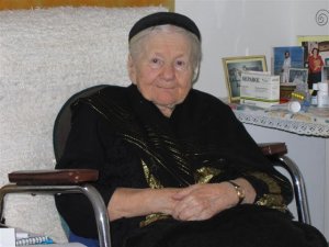 asomadetodosafetos.com - Enfermeira da Segunda Guerra Mundial reencontra algumas das 2.500 crianças judias que salvou dos nazistas