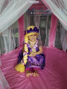 psicologiasdobrasil.com.br - Enfermeira cria perucas para animar meninas com câncer