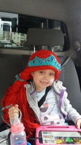 psicologiasdobrasil.com.br - Enfermeira cria perucas para animar meninas com câncer