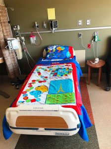 psicologiasdobrasil.com.br - Pai transforma lençóis de cama em jogos de tabuleiro para alegrar crianças em hospitais